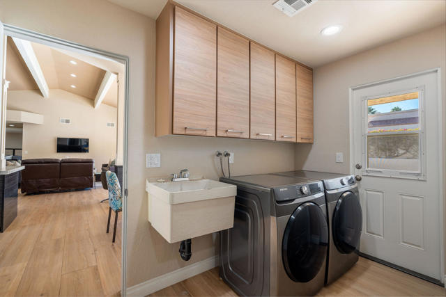 72815 Somera Road, Palm Desert CA: https://media.crmls.org/mediaz/be7d4186-9b23-49ff-b5c0-5d3c563845a3.jpg