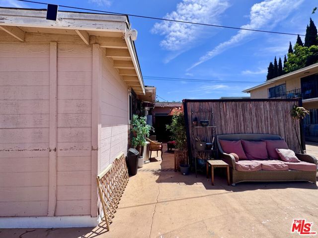 3704 W 111th Place, Inglewood CA: https://media.crmls.org/mediaz/be7d854d-bc81-4b8b-aa22-d475d8155ad6.jpg