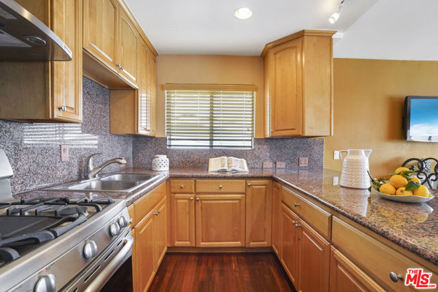 25200 Malibu Road, Malibu CA: https://media.crmls.org/mediaz/be7dbdc1-7922-43aa-b019-c0beda08e7e3.jpg