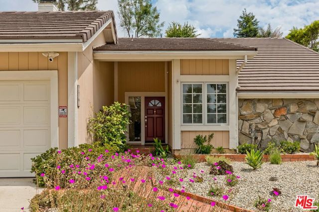 17181 Avenida De La Herradura, Pacific Palisades CA: https://media.crmls.org/mediaz/be7df0a8-f491-4df9-84dd-e578fe3b457a.jpg