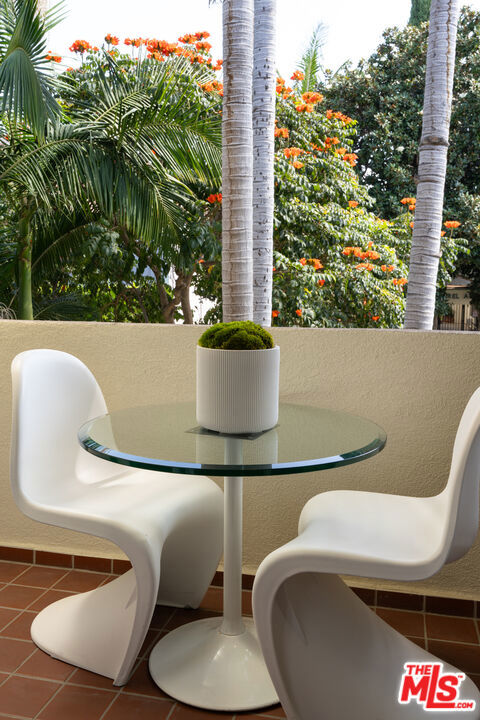 1233 N Laurel Avenue, West Hollywood CA: https://media.crmls.org/mediaz/be7df8cd-9afb-43e8-9bf4-d788e313e141.jpg