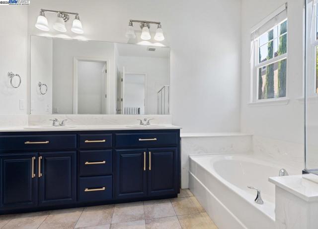2453 Forino Dr, Dublin CA: https://media.crmls.org/mediaz/be7e6933-895b-4a4c-a934-59e2ce12aea9.jpg