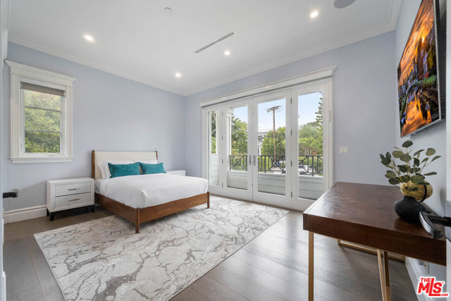 126 N Canyon View Drive, Los Angeles CA: https://media.crmls.org/mediaz/be7eb467-792e-48b4-b6a8-f9a227da401c.jpg