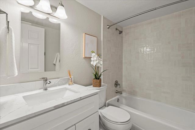 25400 Radonich Road, Los Gatos CA: https://media.crmls.org/mediaz/be7ec9b7-2747-4aea-8628-02dc3cbd640c.jpg