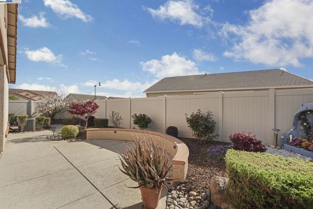 2961 Clear Point Way, Manteca CA: https://media.crmls.org/mediaz/be7ed50a-8412-443b-85b0-07381735dab5.jpg