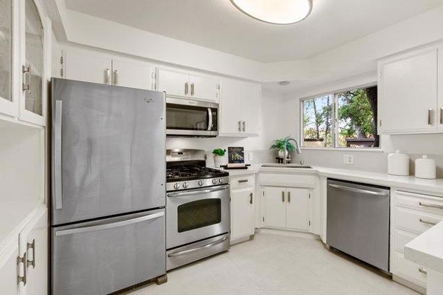 18400 Overlook Road, Los Gatos CA: https://media.crmls.org/mediaz/be7edef8-5ce7-415c-8395-a389a4c0467b.jpg