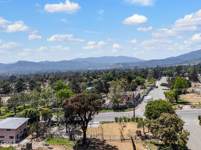 900 E Mount Curve Ave, Altadena CA: https://media.crmls.org/mediaz/be7f09f7-c7d1-46c6-b1d8-3635388f4901.jpg