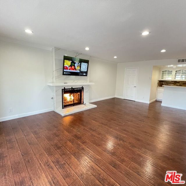 11158 Newcastle Avenue, Granada Hills CA: https://media.crmls.org/mediaz/be7f0b12-542b-4aa0-936e-9f8a6fe0a701.jpg