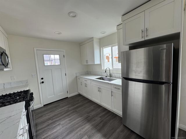 Image 2 of 10 For 8925 Cottonwood Ave