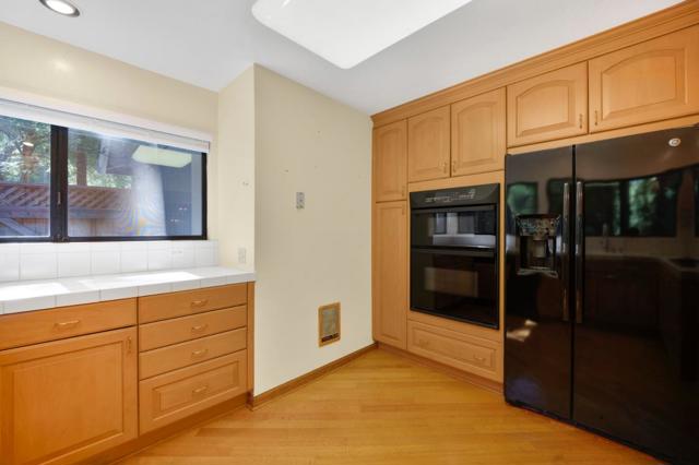 17855 Kiowa Trail, Los Gatos CA: https://media.crmls.org/mediaz/be80375f-c22f-4f9f-b0d6-427a82b2282c.jpg