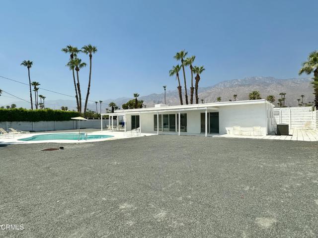 Detail Gallery Image 2 of 23 For 422 N Farrell Dr, Palm Springs,  CA 92262 - 3 Beds | 2/1 Baths
