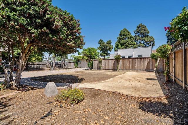 1312 3Rd St, Coronado CA: https://media.crmls.org/mediaz/be810bc7-cab7-458b-bca5-5b8346d3fa37.jpg