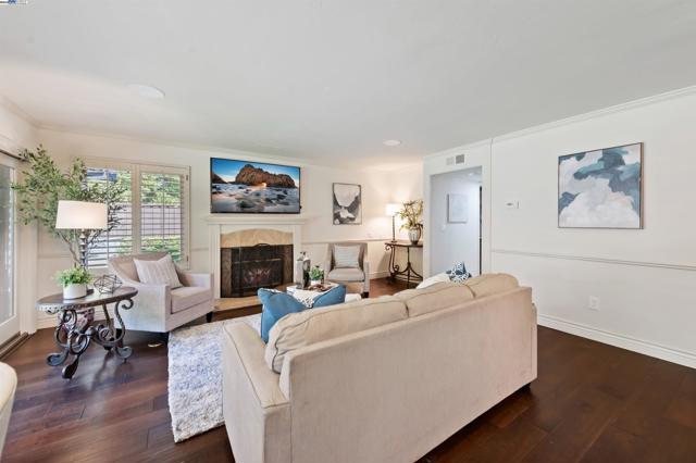 3338 Marsh Hawk Court, Pleasanton CA: https://media.crmls.org/mediaz/be81b03c-ae9d-48fd-a4fc-232fd0500765.jpg