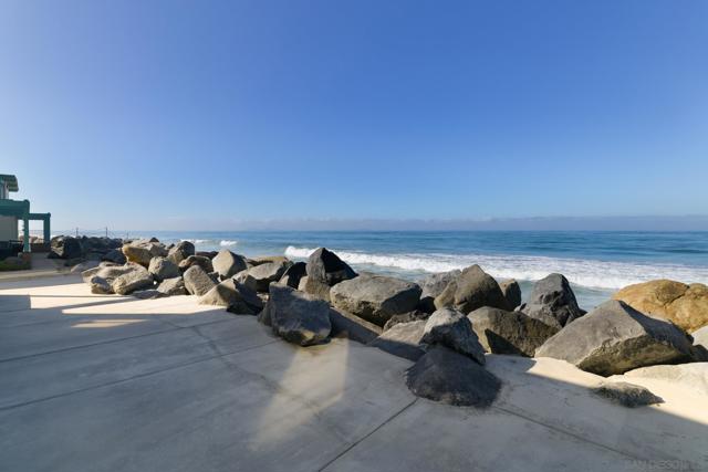1680 B Seacoast Drive Unit B, Imperial Beach CA: https://media.crmls.org/mediaz/be81fddf-cb4d-4e71-837f-bb3e0dc061ba.jpg