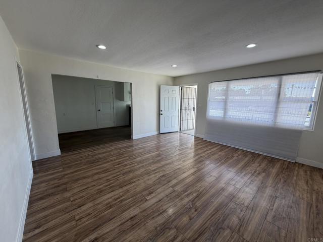 Detail Gallery Image 6 of 13 For 3460 Main, Chula Vista,  CA 91911 - 3 Beds | 1 Baths