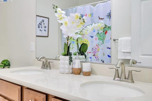 41538 Casabella Cmn, Fremont CA: https://media.crmls.org/mediaz/be8264f6-5eb3-4eba-bbcd-8ee697284a30.jpg