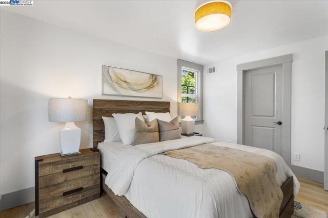 689 Santa Ray Ave, Oakland CA: https://media.crmls.org/mediaz/be827032-3417-4cad-bd53-8b67fd5ae58f.jpg