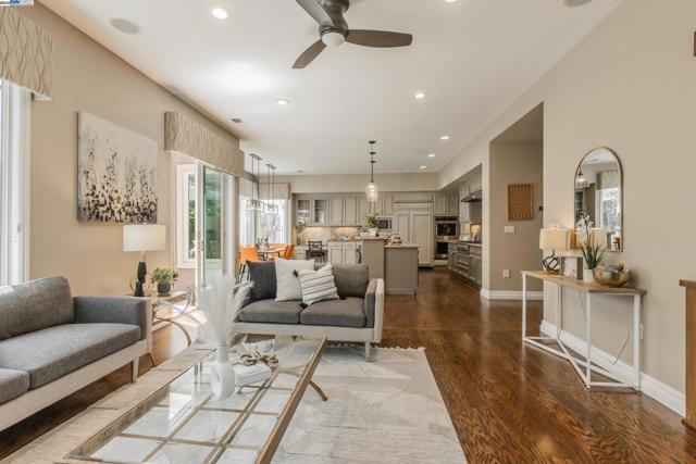 5633 Selena Ct, Pleasanton CA: https://media.crmls.org/mediaz/be8286bf-4670-43fa-9411-e141c06aa018.jpg