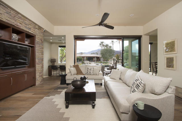 50135 Camino Privado, La Quinta CA: https://media.crmls.org/mediaz/be82bc37-ce72-4577-a3e7-463db4744df7.jpg