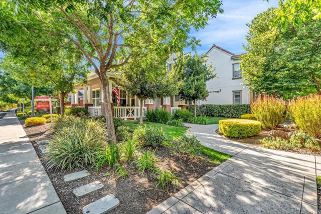 160 Sarafina Way, Gilroy CA: https://media.crmls.org/mediaz/be82bf01-878e-44e8-aede-7316e87eb4f3.jpg