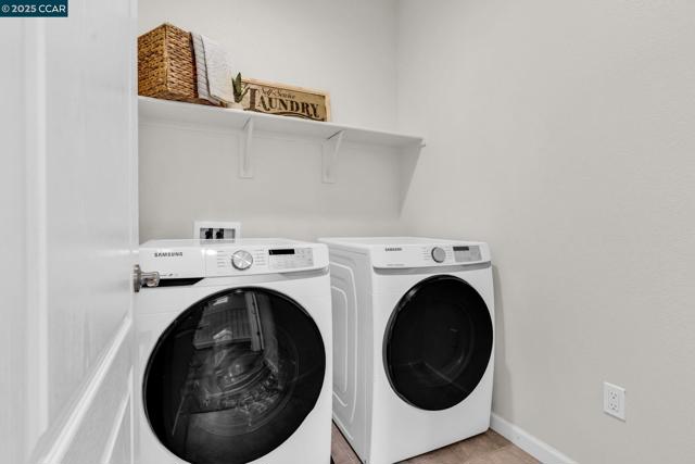 6983 Alamo Creek Trl, Dublin CA: https://media.crmls.org/mediaz/be82f971-133a-4ccb-b02f-9141c936a81e.jpg