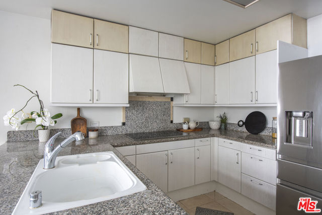 10724 Wilshire Boulevard, Los Angeles CA: https://media.crmls.org/mediaz/be8302ae-9079-4a2d-8928-90bce4fc5556.jpg