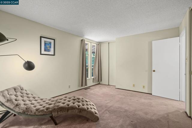 5475 Roundtree Pl, Concord CA: https://media.crmls.org/mediaz/be830dcd-e5de-4468-8c5a-71b76d63dcca.jpg