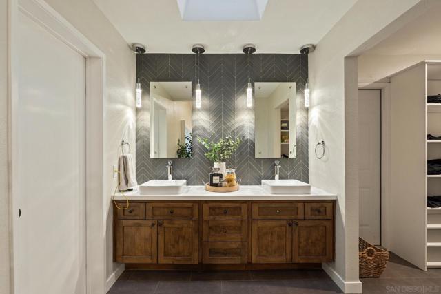 1736 Hill Top Lane, Encinitas CA: https://media.crmls.org/mediaz/be83fa58-09c7-43af-8ebb-63cc38846ad6.jpg