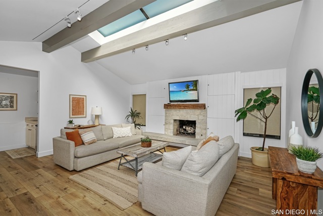 6026 La Granada, Rancho Santa Fe CA: https://media.crmls.org/mediaz/be843ccf-cce2-4251-8a4f-ca4b4c2a1c63.jpg