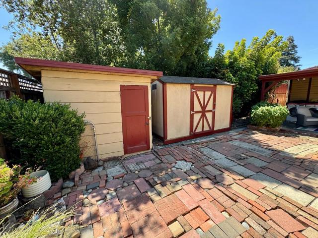 2727 Blenheim Avenue, Redwood City CA: https://media.crmls.org/mediaz/be843f31-1941-450d-a9ab-745b2ce4df56.jpg