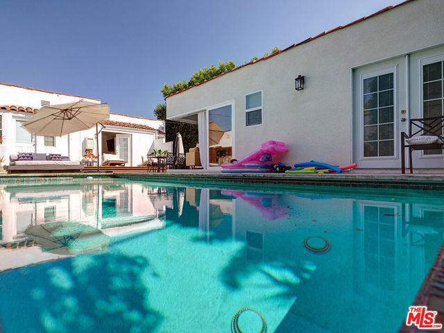 1019 S Rimpau Boulevard, Los Angeles CA: https://media.crmls.org/mediaz/be8454dd-e887-4a13-845a-9e8b42a3177a.jpg