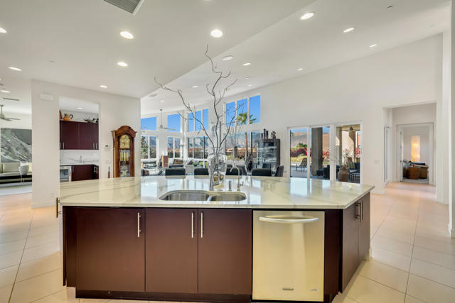 13 Via Montagna, Rancho Mirage CA: https://media.crmls.org/mediaz/be8482e0-09d6-44fd-be20-9c95e59fe0d0.jpg