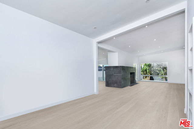 14892 Jadestone Drive, Sherman Oaks CA: https://media.crmls.org/mediaz/be8494d0-b288-4cd6-af05-e15b588e2994.jpg