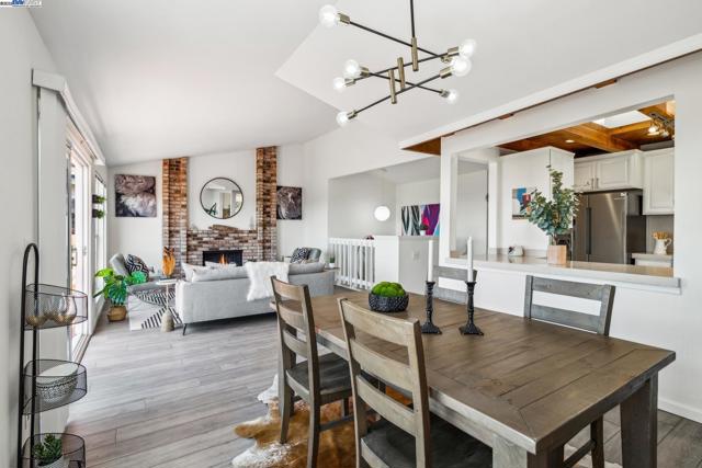 3014 BROADMOOR VIEW, Oakland CA: https://media.crmls.org/mediaz/be84f776-3703-4459-8025-efd1ddee90b0.jpg