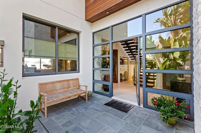 4-web-or-mls-04 - Front Patio