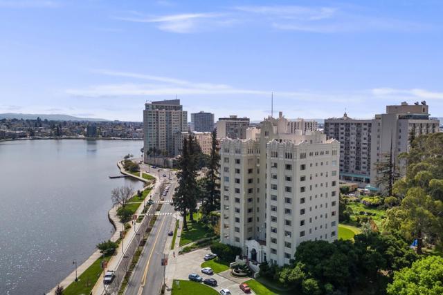 244 Lakeside Drive, Oakland CA: https://media.crmls.org/mediaz/be86643a-c6e7-45b9-83c0-6cdd8418422a.jpg