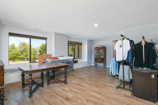 1736 Bellington Lane, Fallbrook CA: https://media.crmls.org/mediaz/be869105-a954-4aaf-9bf9-ba45485014d6.jpg