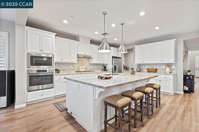 369 Parkfield Way, Oakley CA: https://media.crmls.org/mediaz/be8697fb-9a5d-480e-87e1-b9399944c541.jpg