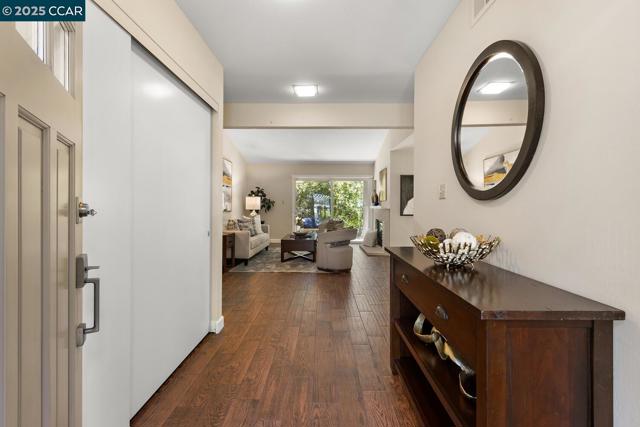 2155 Cactus Ct, Walnut Creek CA: https://media.crmls.org/mediaz/be86e4d2-4fe4-45f1-981f-843e774abfd2.jpg