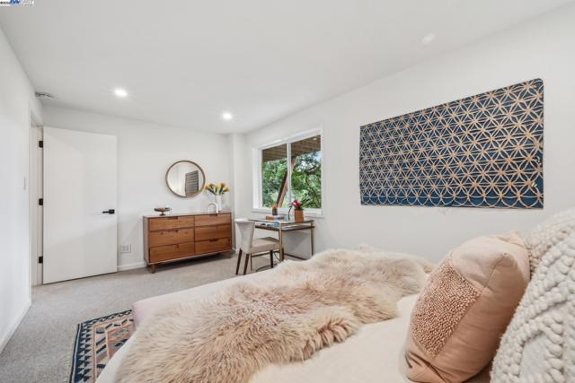 589 TAHOS ROAD, Orinda CA: https://media.crmls.org/mediaz/be870614-c2d7-45df-8328-12e71e2b9ff6.jpg