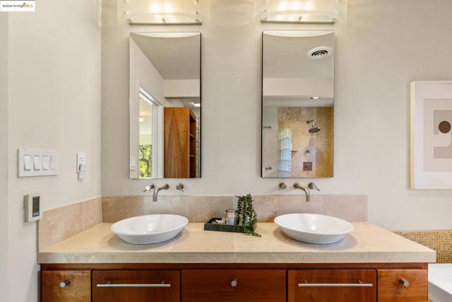 1148 Cragmont Ave, Berkeley CA: https://media.crmls.org/mediaz/be87aed2-6071-4505-a011-1c0df7e75e64.jpg
