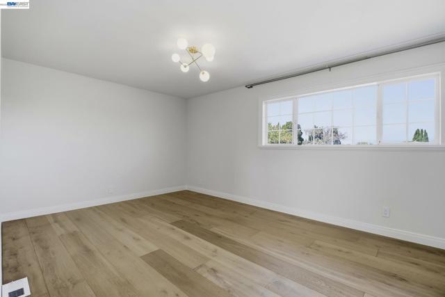 Image 23 of 39 For 7574 Birkdale Dr