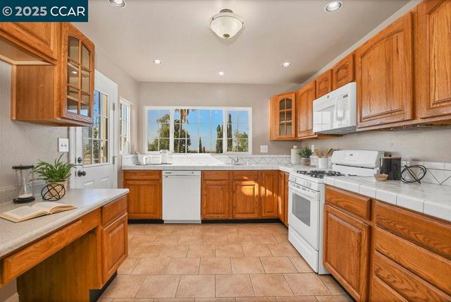 417 Lynn Ave, Antioch CA: https://media.crmls.org/mediaz/be88a2ae-7776-4dd3-ab9c-e8660bb62328.jpg