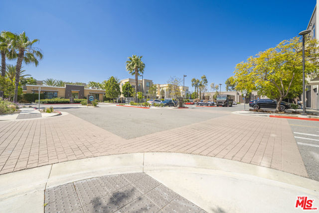 552 E Carson Street, Carson CA: https://media.crmls.org/mediaz/be89428b-6675-412b-a0b2-73bcfcb34784.jpg