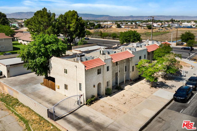 102 E Lancaster Boulevard, Lancaster CA: https://media.crmls.org/mediaz/be8942d1-2078-4e0e-a5c4-e551283650c7.jpg