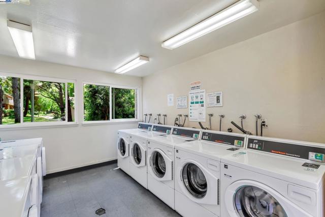 291 Tradewinds Dr, San Jose CA: https://media.crmls.org/mediaz/be8a2214-ce7e-4fb4-8b0a-a73dc06b47d9.jpg