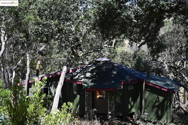 1557 Los Alamos RD, Santa Rosa CA: https://media.crmls.org/mediaz/be8a2645-d42c-41a4-a8c5-b6d33dc19b19.jpg