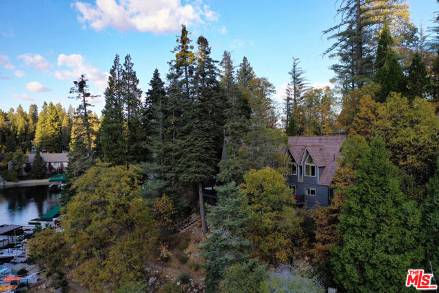 161 Rocky Point Road, Lake Arrowhead CA: https://media.crmls.org/mediaz/be8a5368-7c7a-4441-977d-e7983b420ee5.jpg
