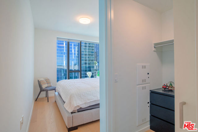 889 Francisco Street, Los Angeles CA: https://media.crmls.org/mediaz/be8a7f07-9393-43c6-8472-293b12f8b1bd.jpg