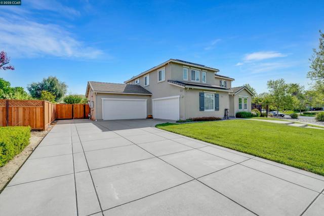 2121 Bluffs Dr, Livermore CA: https://media.crmls.org/mediaz/be8a84e5-6533-4179-89b2-6a2ec6e59169.jpg
